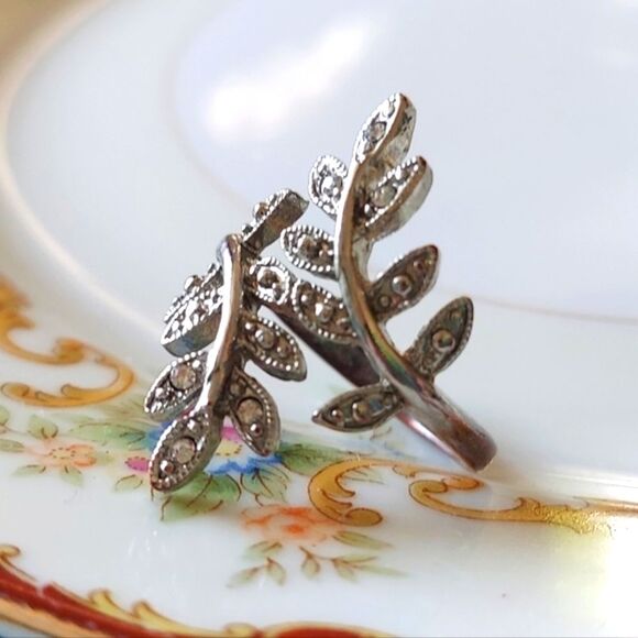 Vintage Art Deco Leaf Filigree Ring Size 8 - Picture 5 of 14